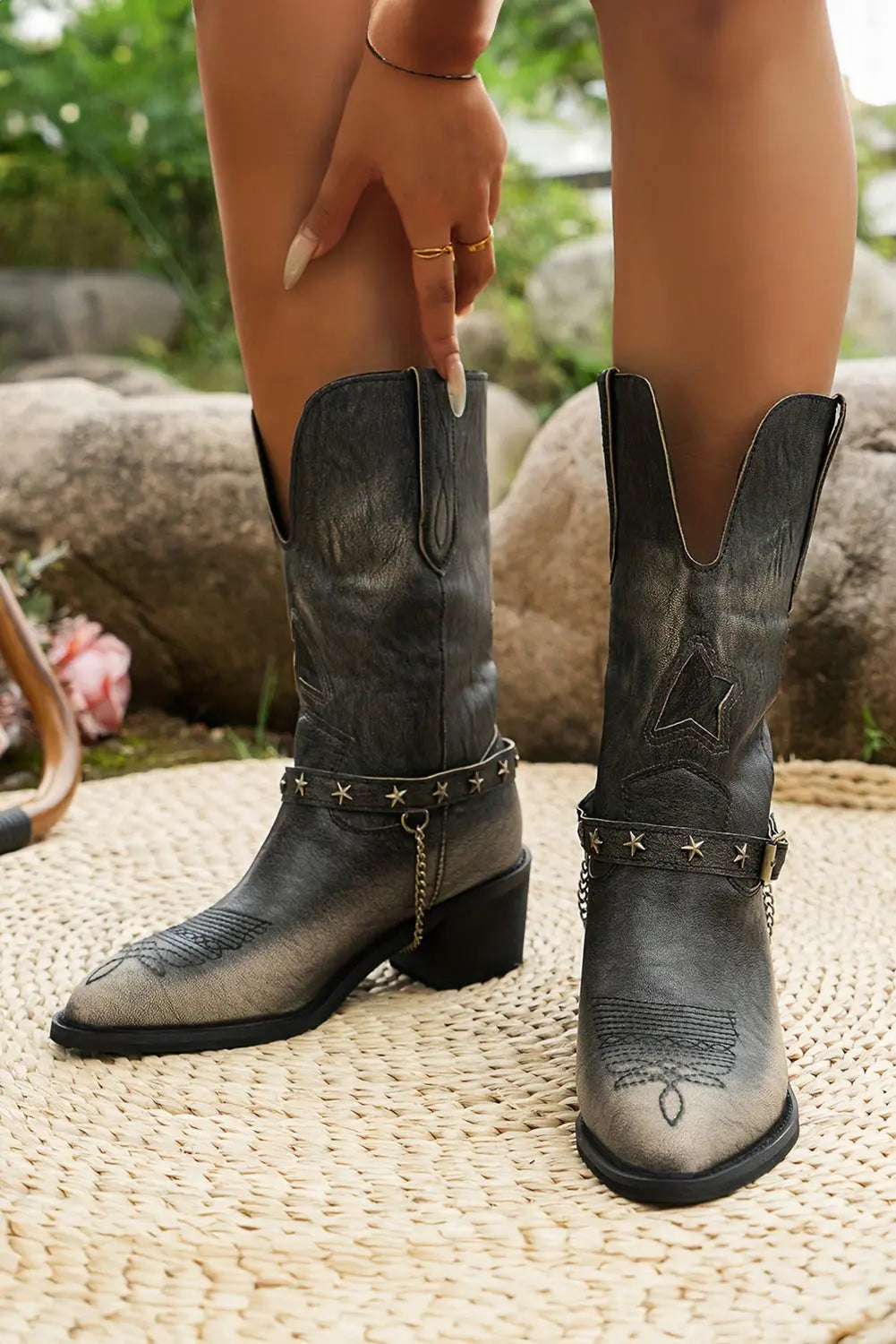 Western Distressed Boots Threaded Pear