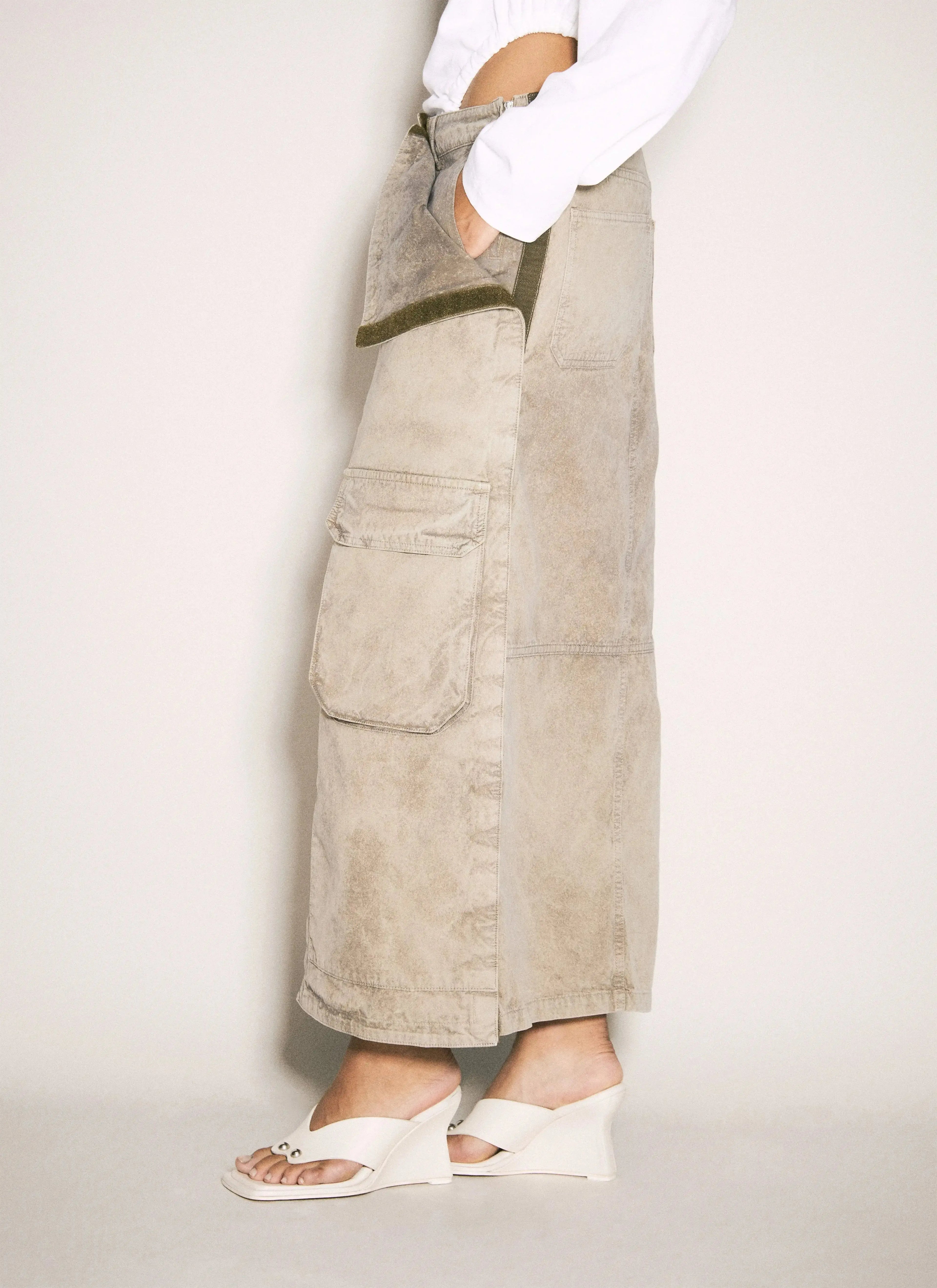 Luosophy women's cargo maxi skirt made of premium cotton, featuring adjustable straps and utility streetwear style.