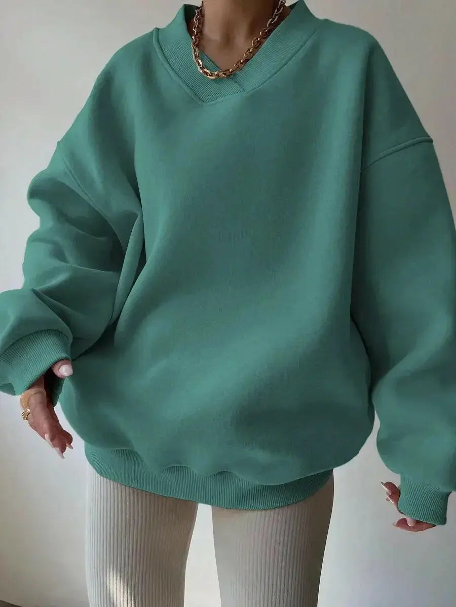 Women’s plush fashion hub long sleeve crew neck sweater in solid color, casual knit pullover for comfortable everyday wear.