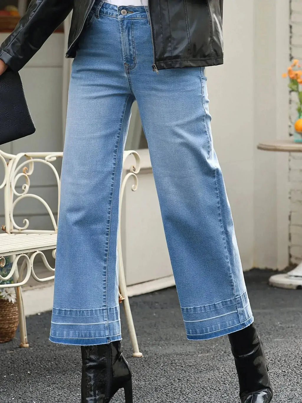 Women’s high-waisted wide-leg washed denim jeans with a classic relaxed fit, featuring a stylish and comfortable design.