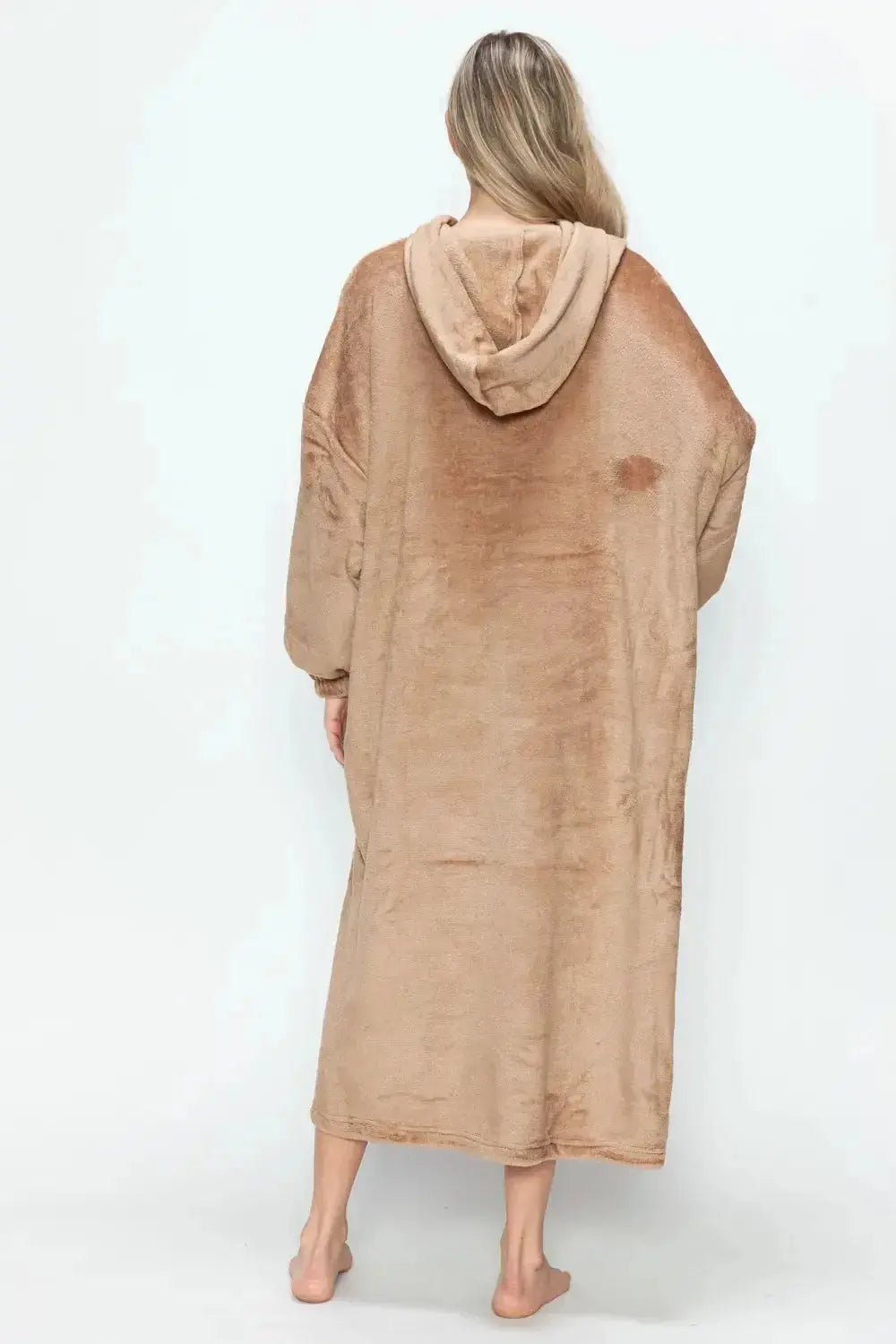Women’s hooded midi lounge dress with pockets, made by Plush Fashion Hub, featuring a cozy pajama style and relaxed fit.