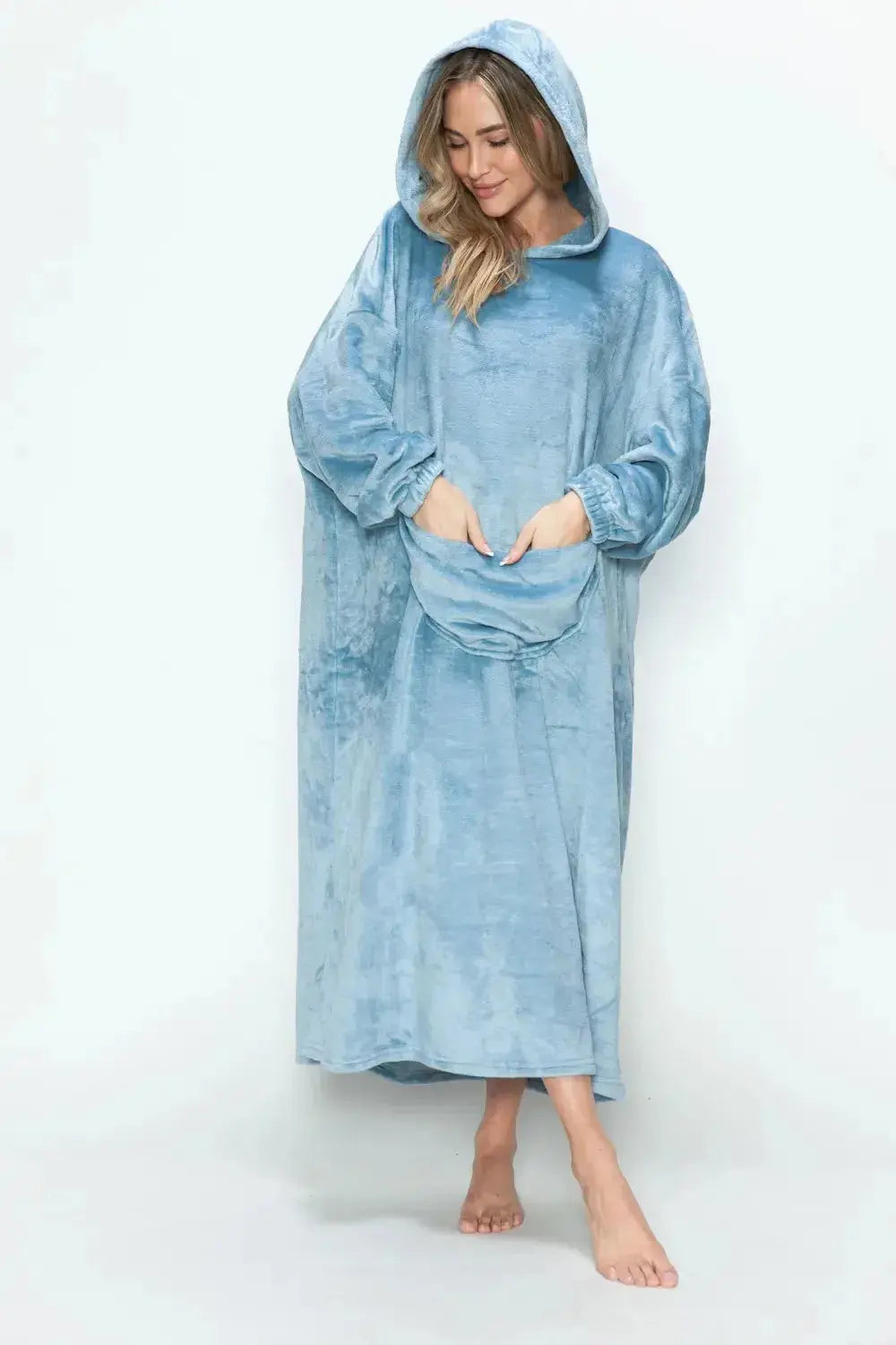 Women’s hooded midi lounge dress with pockets from Plush Fashion Hub, featuring a cozy, relaxed fit perfect for comfortable pajamas.