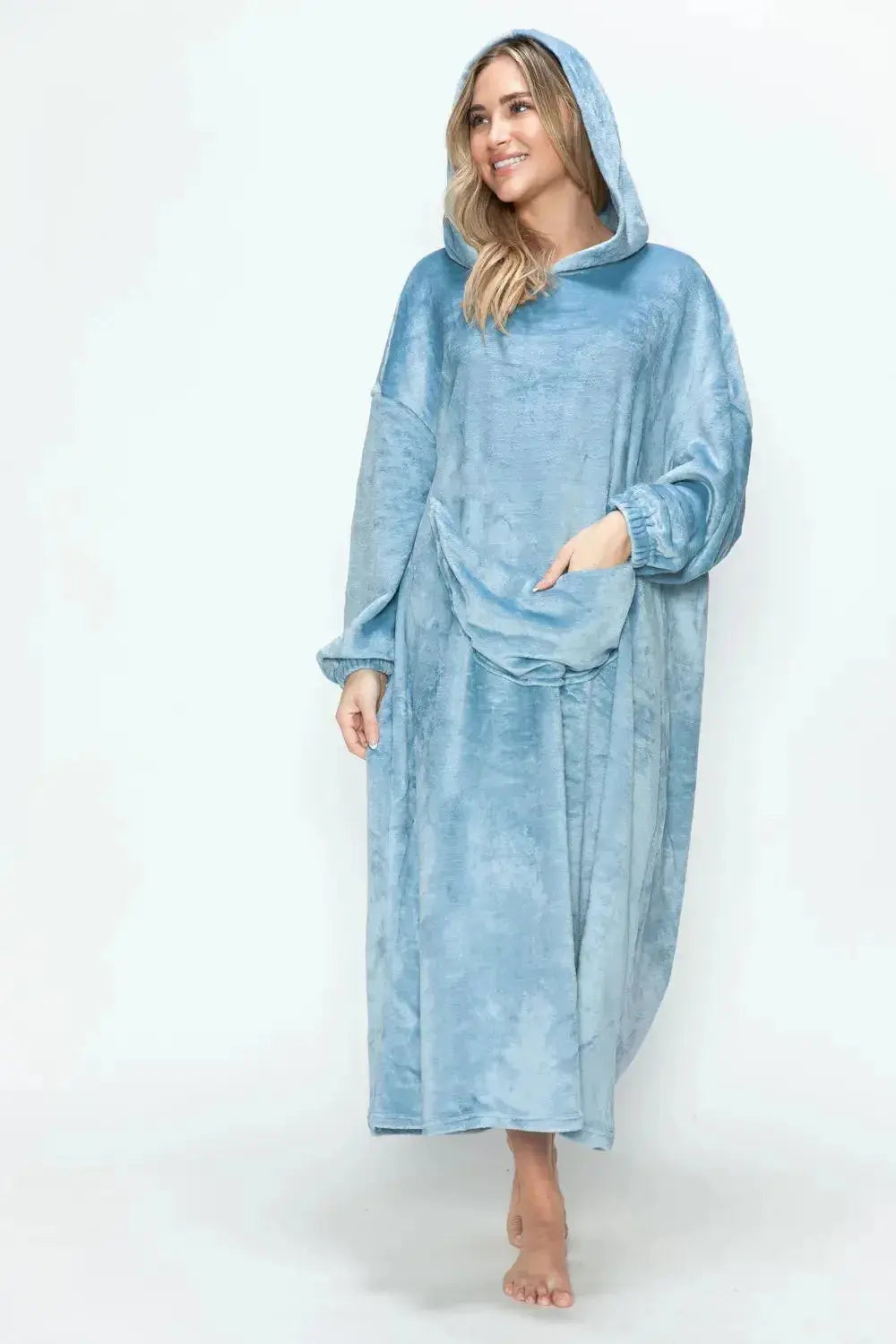 Women’s hooded midi lounge dress with pockets from Plush Fashion Hub, featuring a cozy, relaxed fit and soft fabric for comfortable wear.