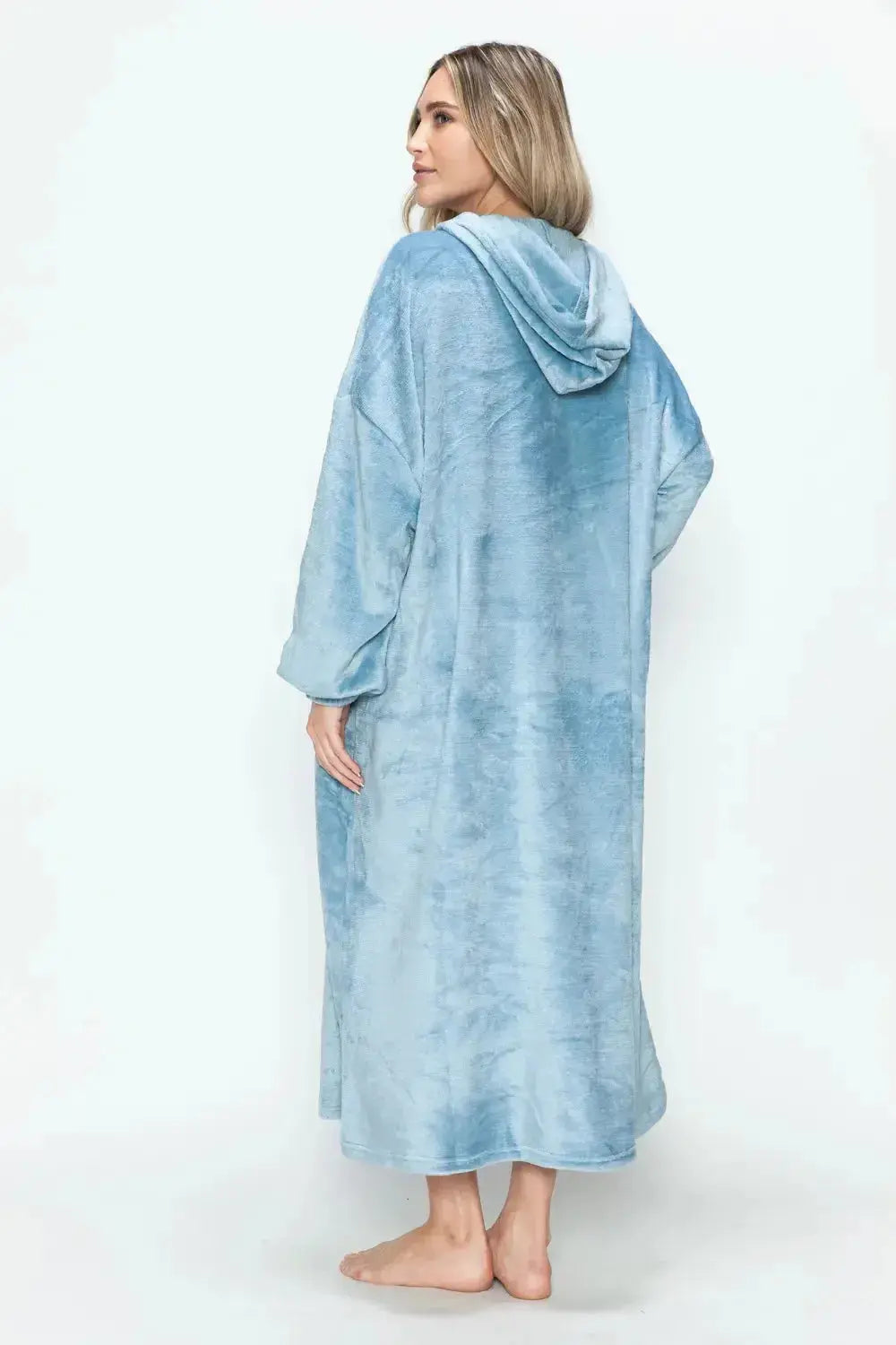 Women’s hooded midi lounge dress with pockets, made by Plush Fashion Hub, featuring a comfortable, casual pajama style in soft fabric.