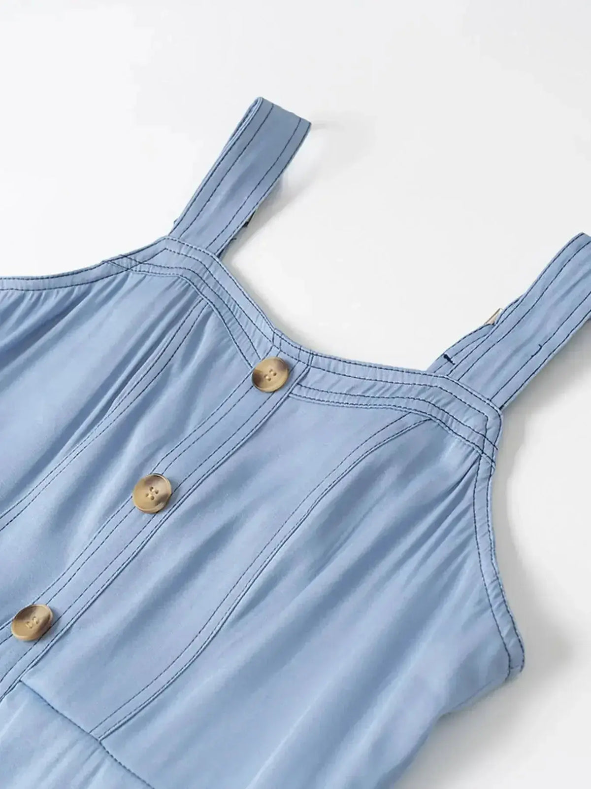 Women’s blue denim sweetheart neck casual jean dress with pockets by Plush Fashion Hub, featuring a fitted silhouette and stylish design.
