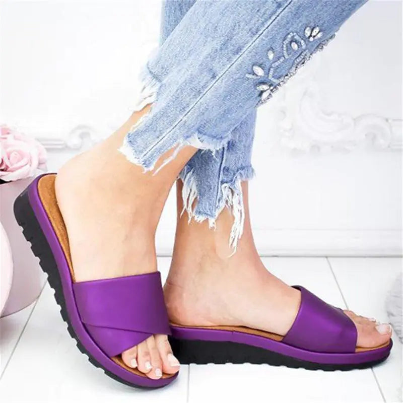 Comfortable women's wedge heel sandals with mid-height heels and open-toe design, perfect for casual summer wear.