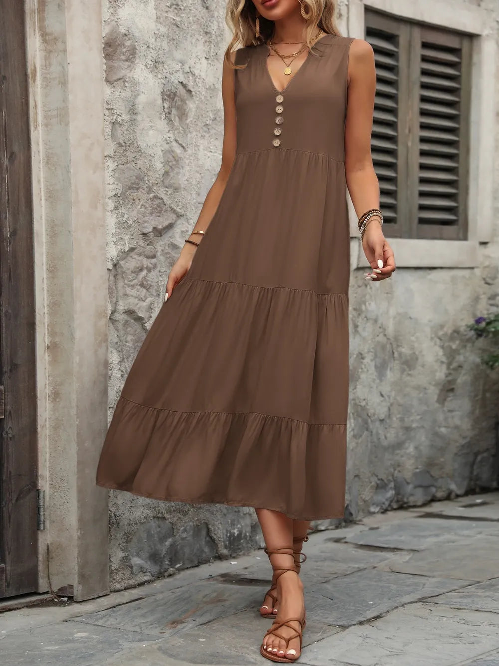 Ivy Lane women's sleeveless button-down dress with notched neckline, made of 100% cotton, in a stylish and comfortable design