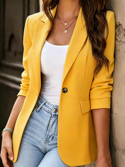 Plus size casual blazer with lapel collar and single-breasted design, stylish Trendsi plus size casualwear blazer.