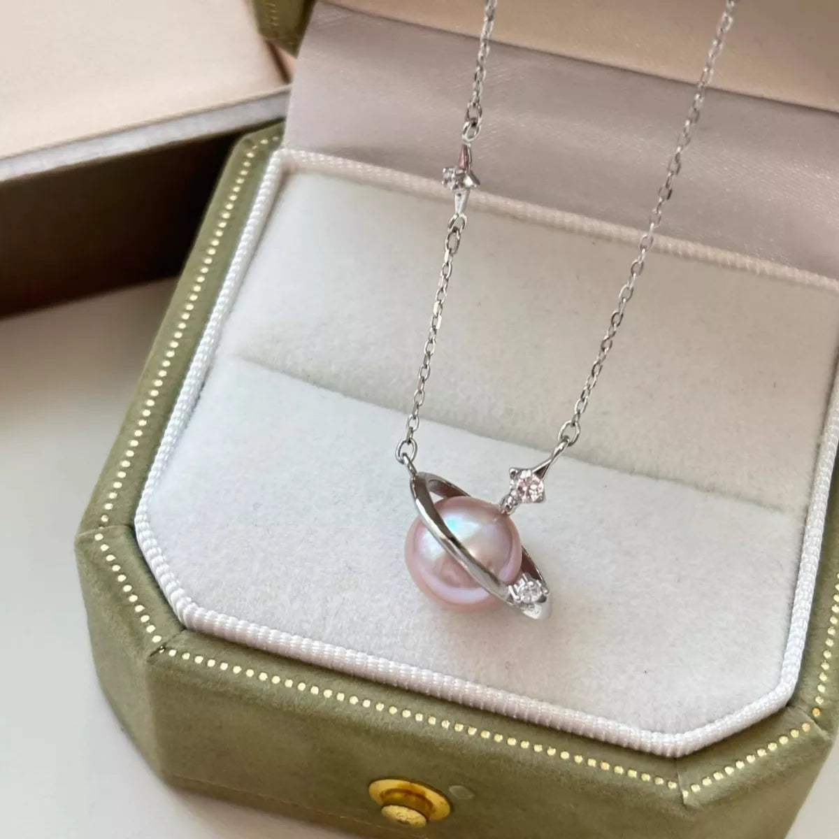 Plush Fashion Hub Planet Pearl Pendant Necklace featuring a round pearl pendant on a delicate chain.