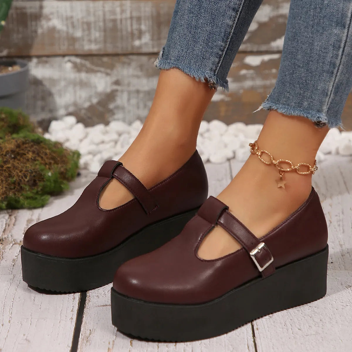 Women's round toe platform loafers by Trendsi, showcasing stylish slip-on shoes with a chunky heel and smooth finish.