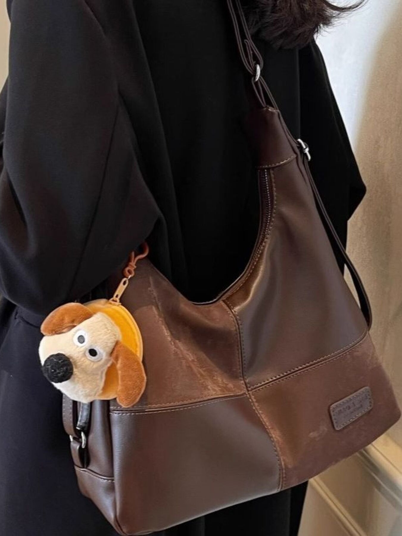 Vintage-inspired PU leather slouchy hobo shoulder bag with a relaxed design, trendy and spacious for everyday use.