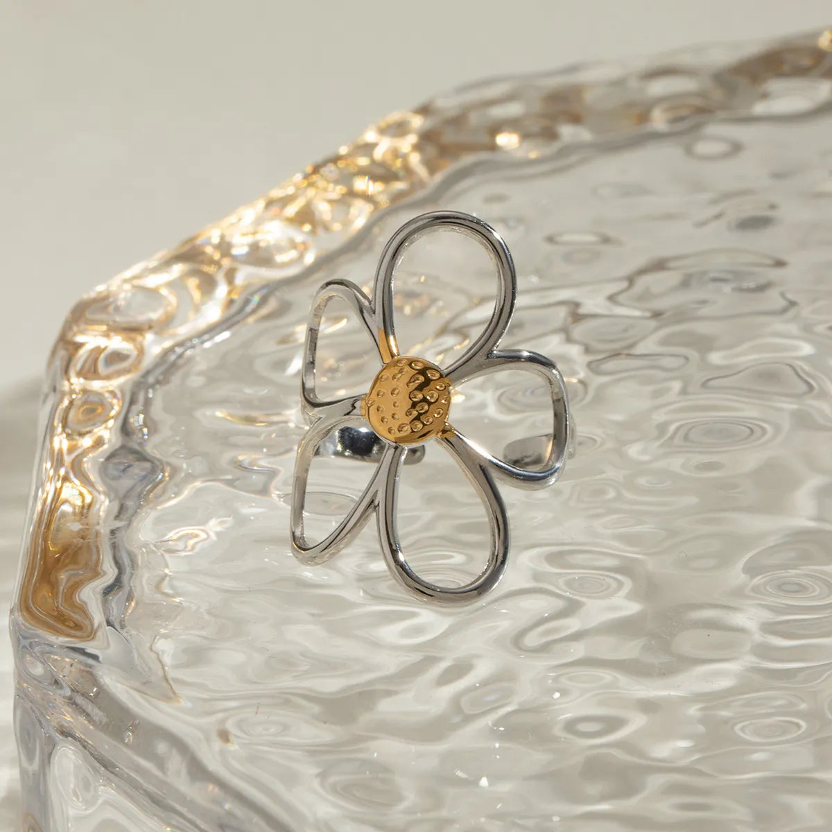 Two-tone daisy flower ring by Plush Fashion Hub featuring a floral design with mixed metal colors.