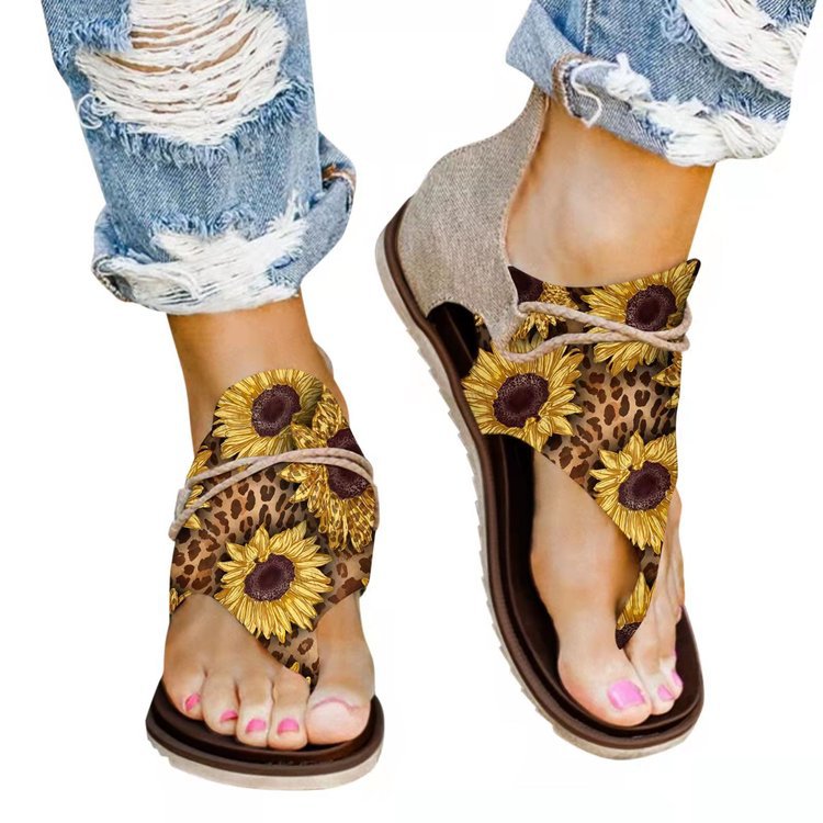 LadyShow.Store leopard print flat beach sandals for women, large size, perfect for spring and summer outdoor wear.