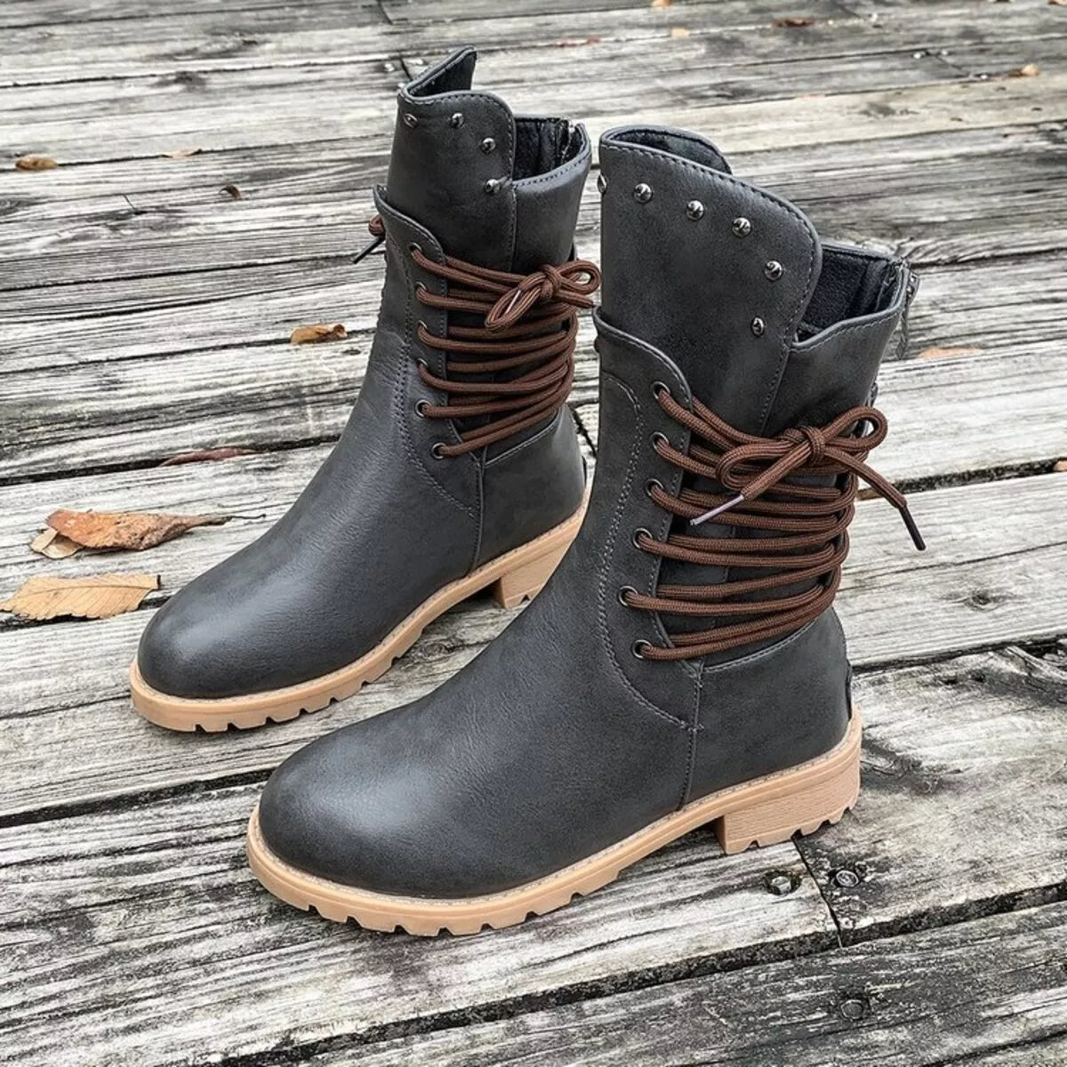 Lace-up black block heel boots from Trendsi, stylish footwear with chunky heels and lace-up front, ideal for fashionable outfits.
