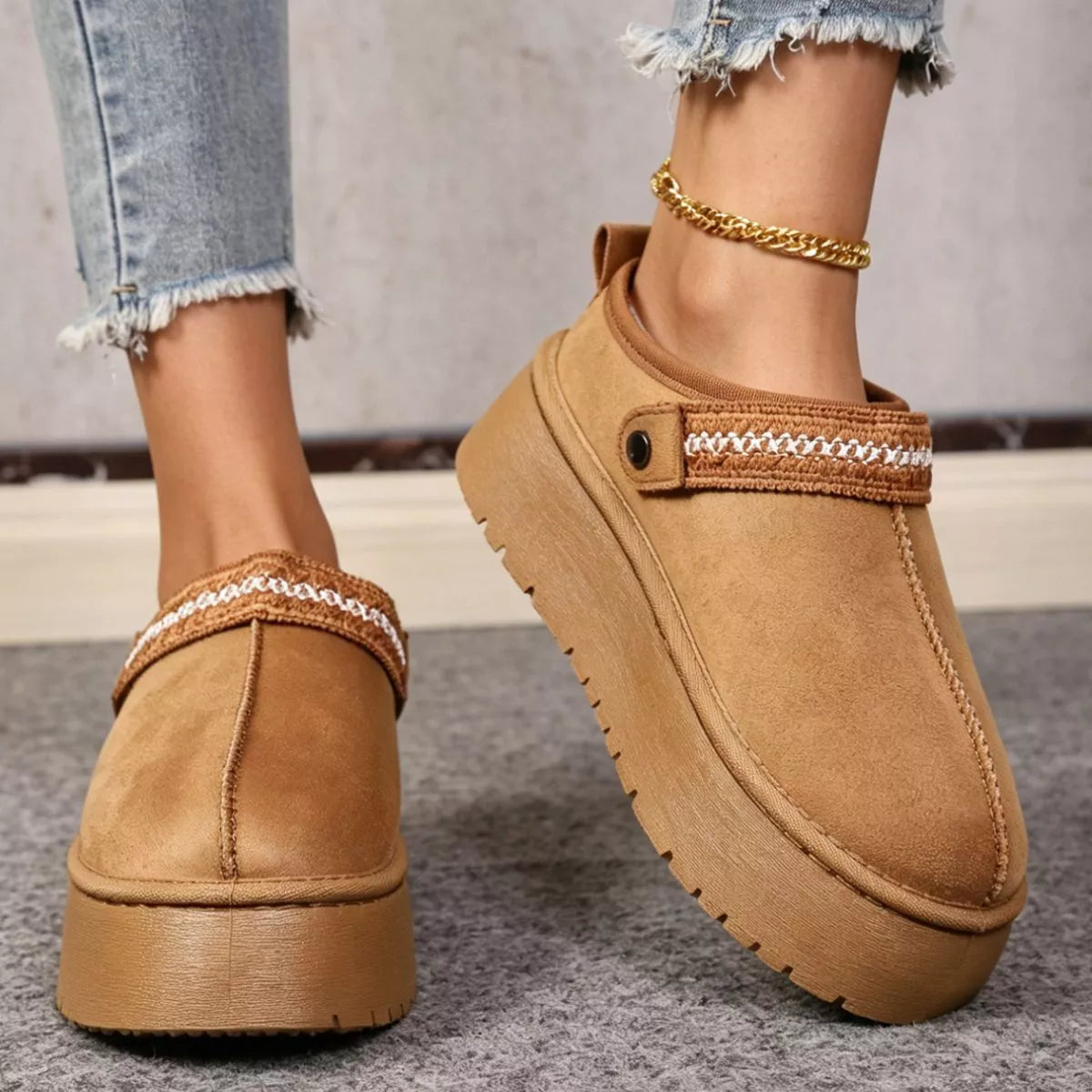 Trendsi platform suede fur-lined boots with chunky soles and cozy interior, stylish footwear for cold weather.