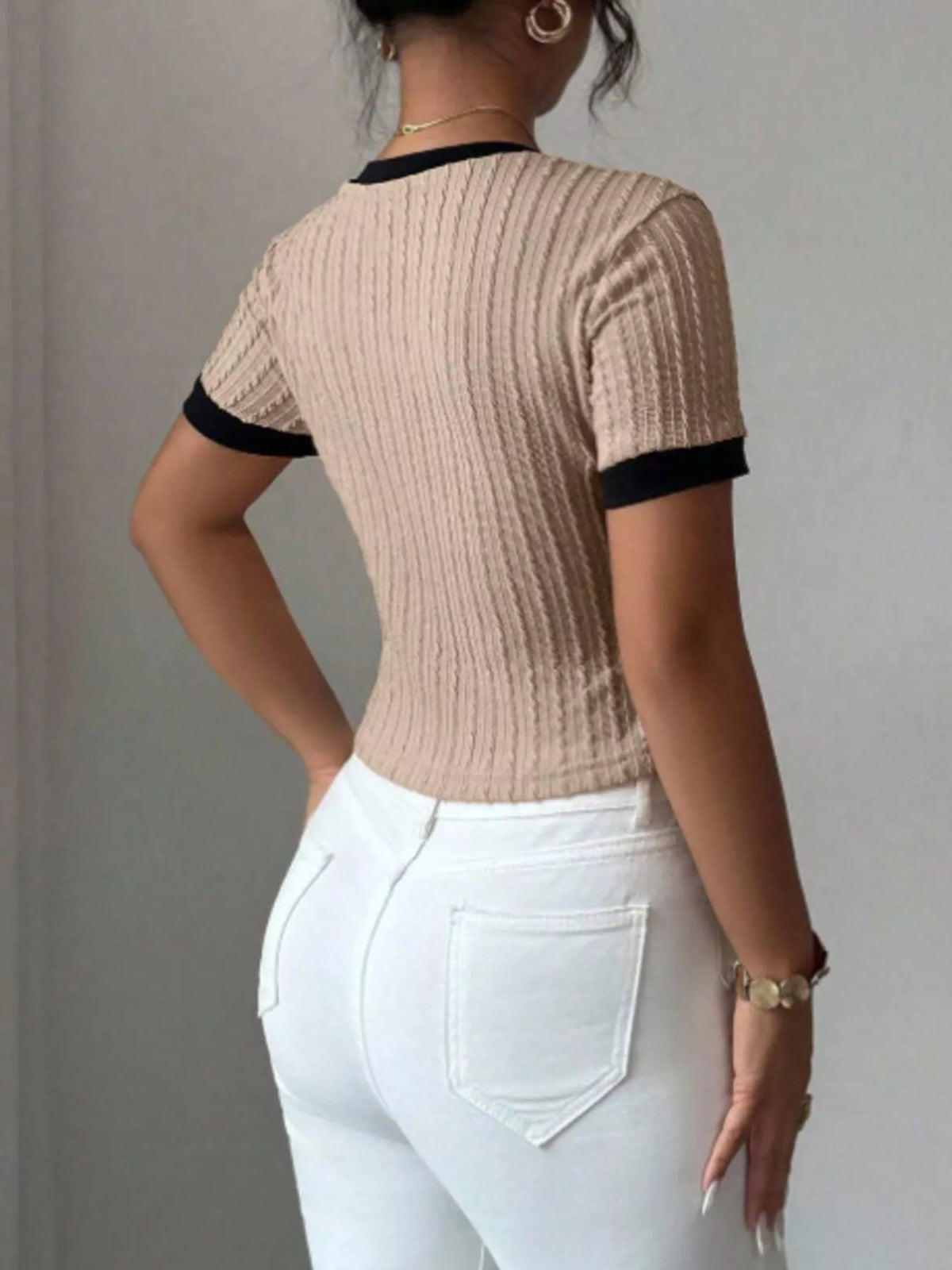Earth tones contrast trim short sleeve T-shirt from Plush Fashion Hub, featuring a comfortable fit and stylish design.