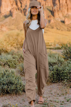 Women’s V-neck sleeveless jumpsuit with pockets, lightweight casual romper, trendy women’s apparel perfect for summer.