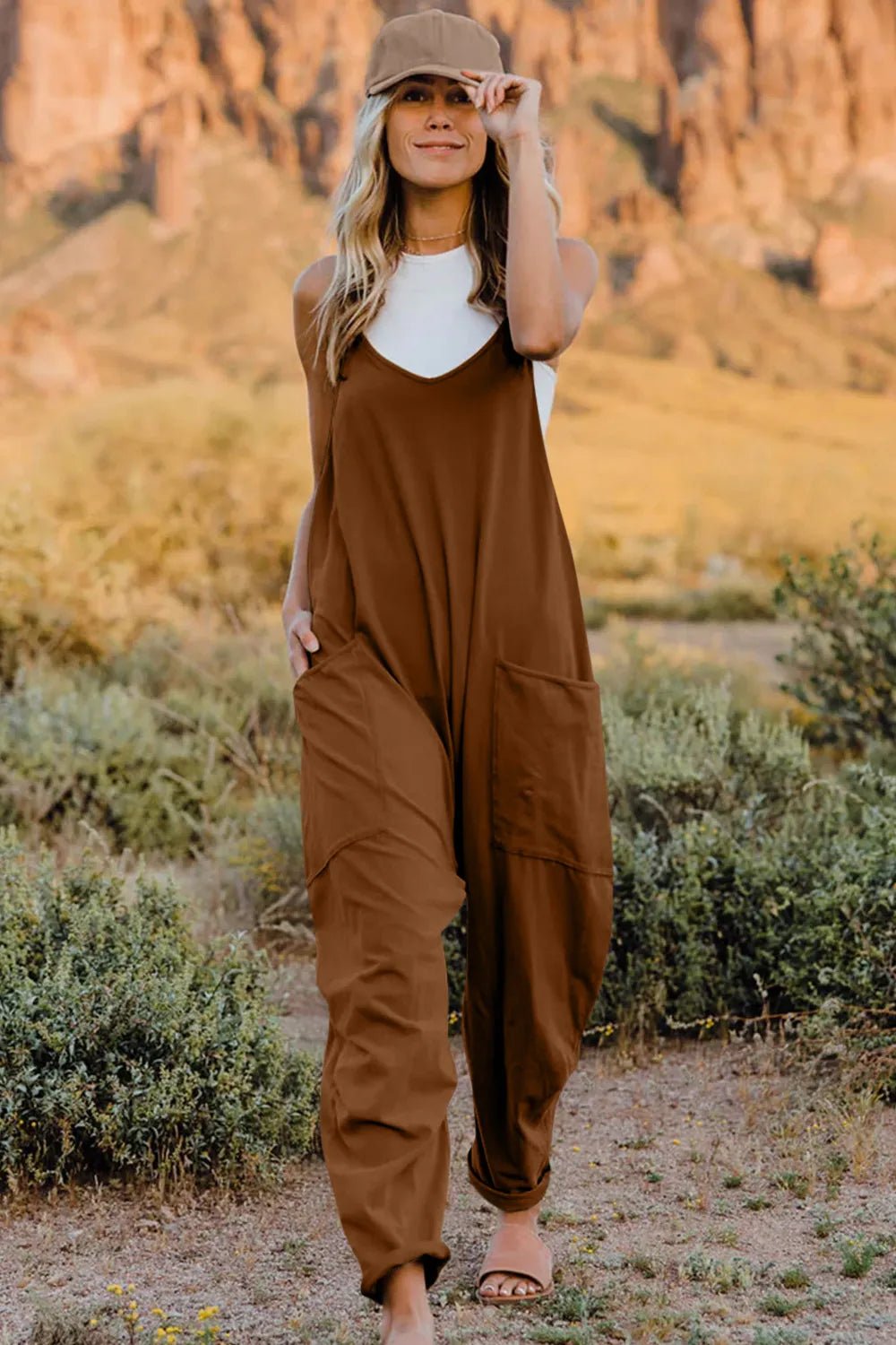 Women's sleeveless V-neck jumpsuit with pockets, lightweight casual romper, stylish and comfortable for everyday wear.