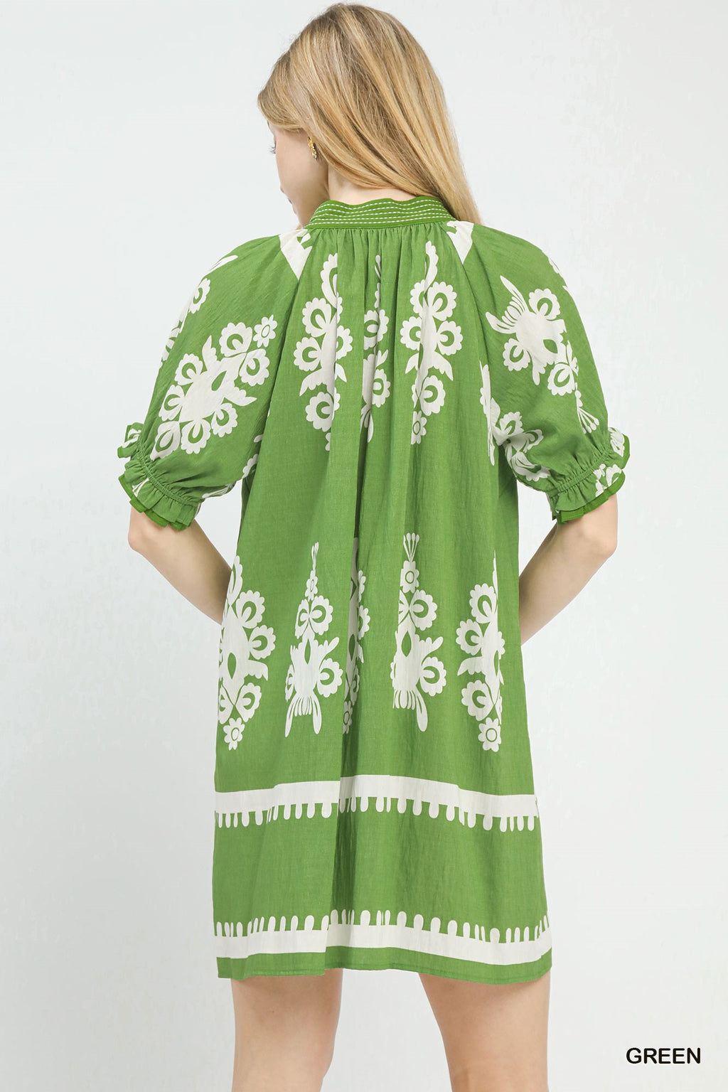 Women's two-tone border print flowy mini dress with casual summer boho style, featuring a relaxed fit and vibrant design.