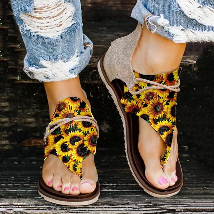 LadyShow.Store leopard print flat beach sandals for women, large size, perfect for spring and summer outdoor wear.