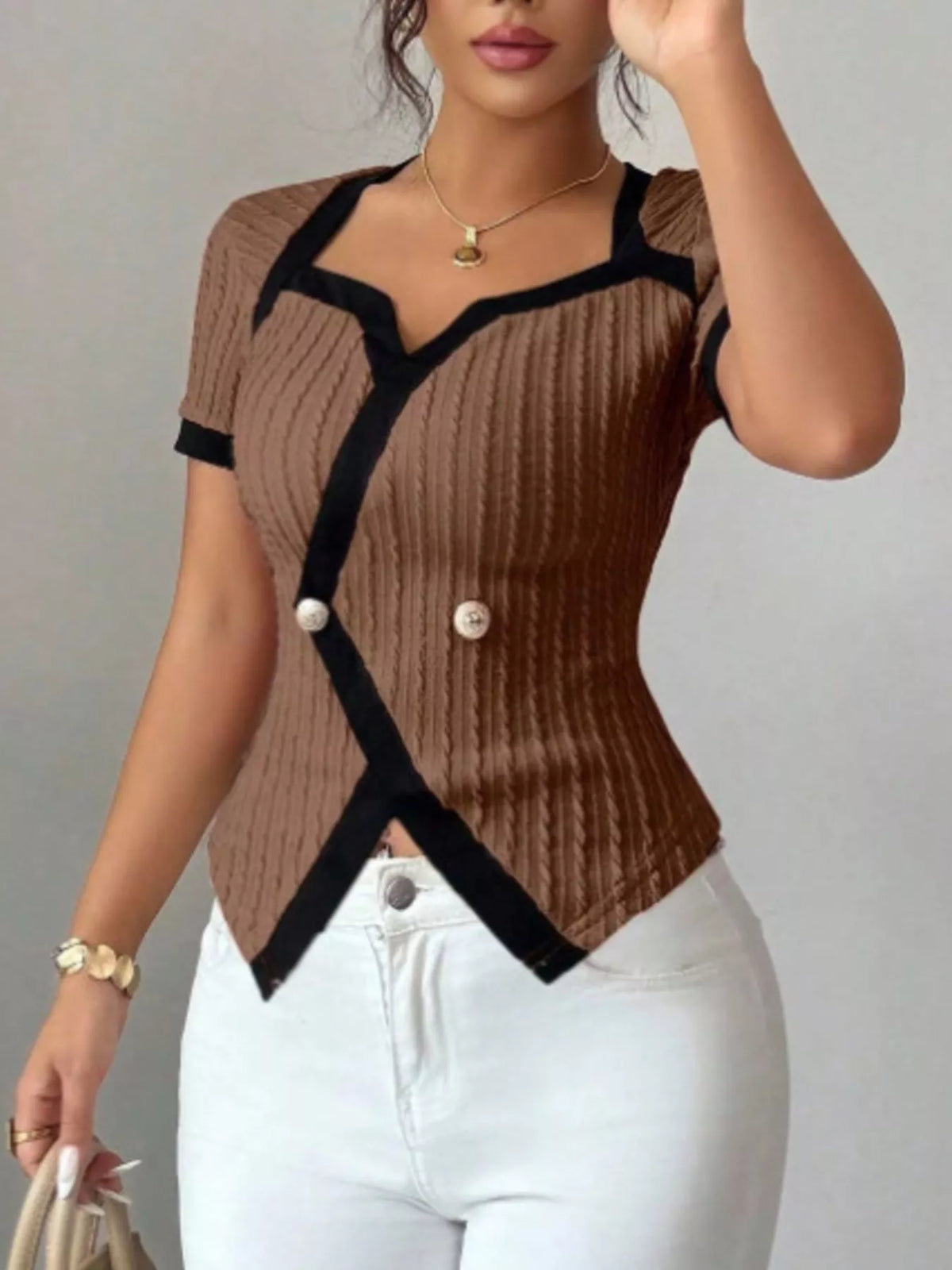 Earth tones contrast trim short sleeve T-shirt from Plush Fashion Hub, featuring a casual fit and stylish color blocking.