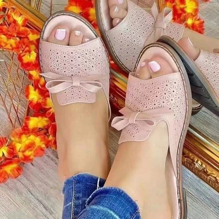 LadyShow.Store flat-bottom bow wispy air breathable fashion beach slippers with open-toe design and casual slip-on style.