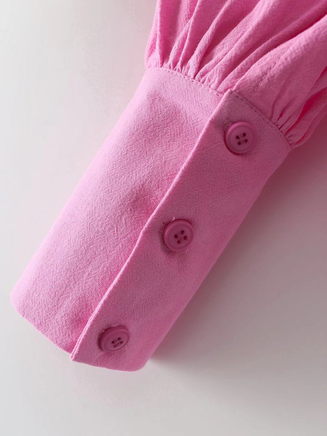 Plush Fashion Hub women's long-sleeve cotton shirt with polo collar, solid color, single-breasted design and lantern sleeves.
