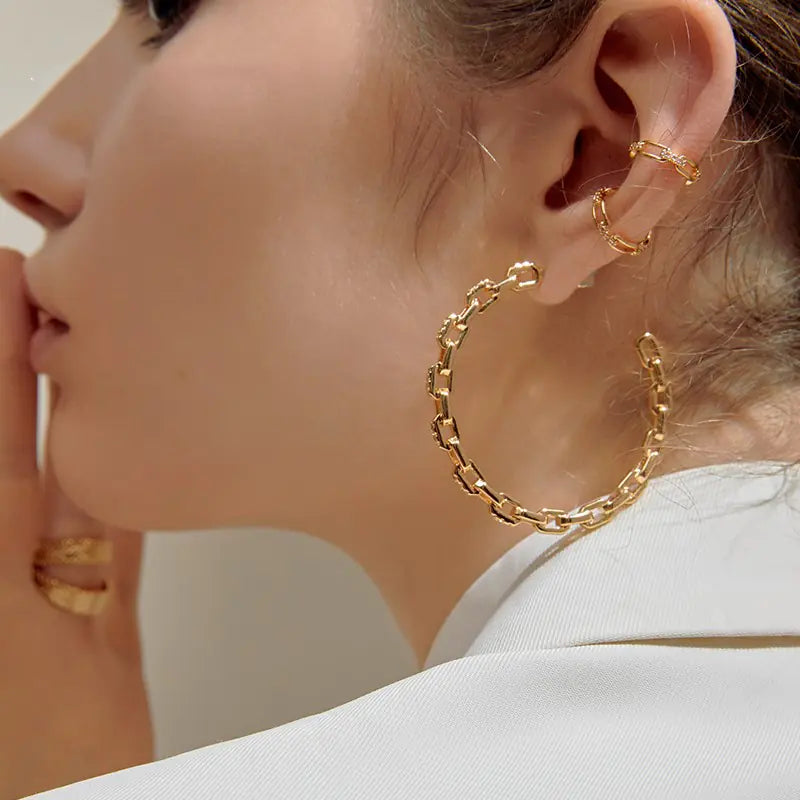 Minimalist 925 silver hoop earrings with sleek design, featuring stylish hoop studs for a modern jewelry look.