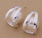 Silver-plated pearl earrings made of 925 silver with elegant drop design, featuring lustrous pearls and intricate details.