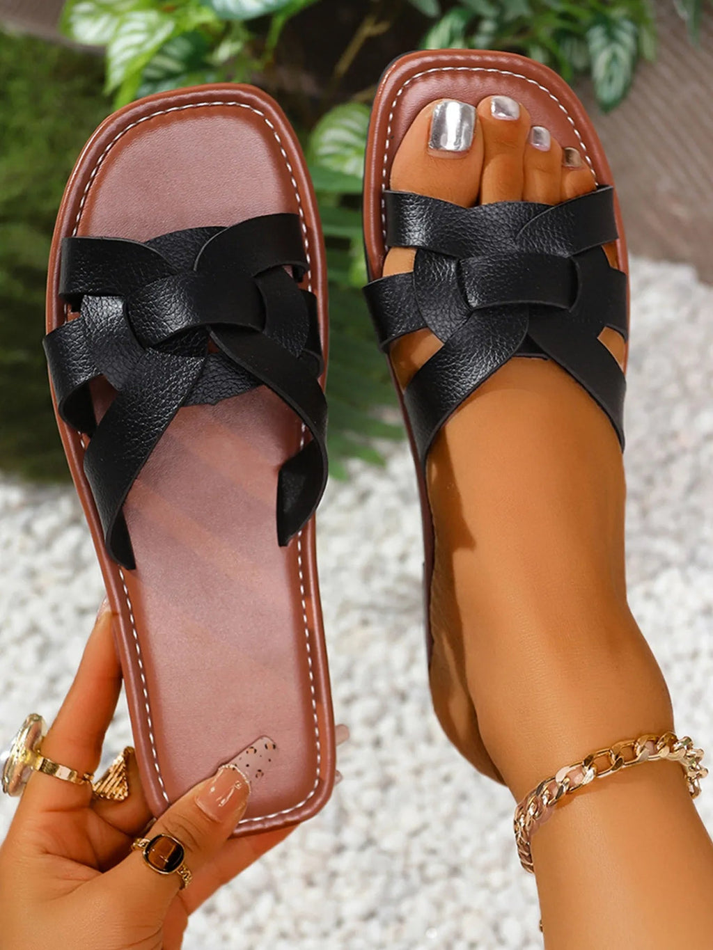 Women's open-toe flat sandals with comfortable PU leather straps, perfect for summer fashion and casual wear.