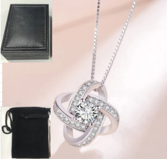 Silver Clover Diamond Necklace in 925 silver featuring a delicate clover pendant, stylish jewelry from Trendy Attic Store01