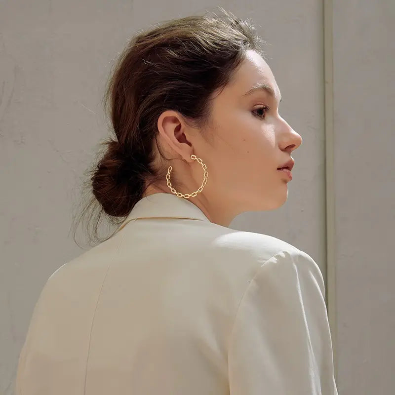 Minimalist 925 silver hoop earrings with sleek, modern design, perfect for everyday wear and stylish accessories.