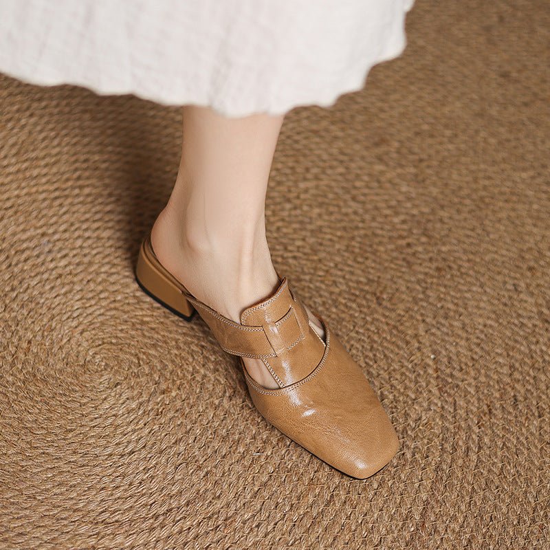 Retro closed-toe women's slippers with low heels, perfect for summer, from FitiqueFit, showing a stylish, comfortable footwear design.