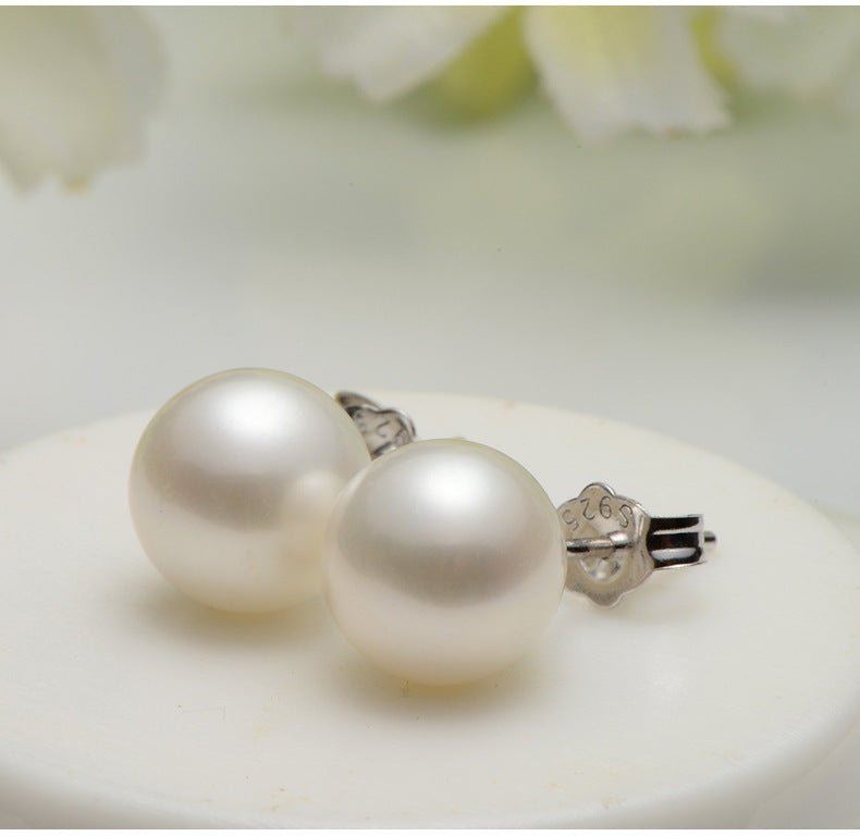 Sterling silver freshwater pearl ear studs featuring needle design, elegant and natural for everyday wear.