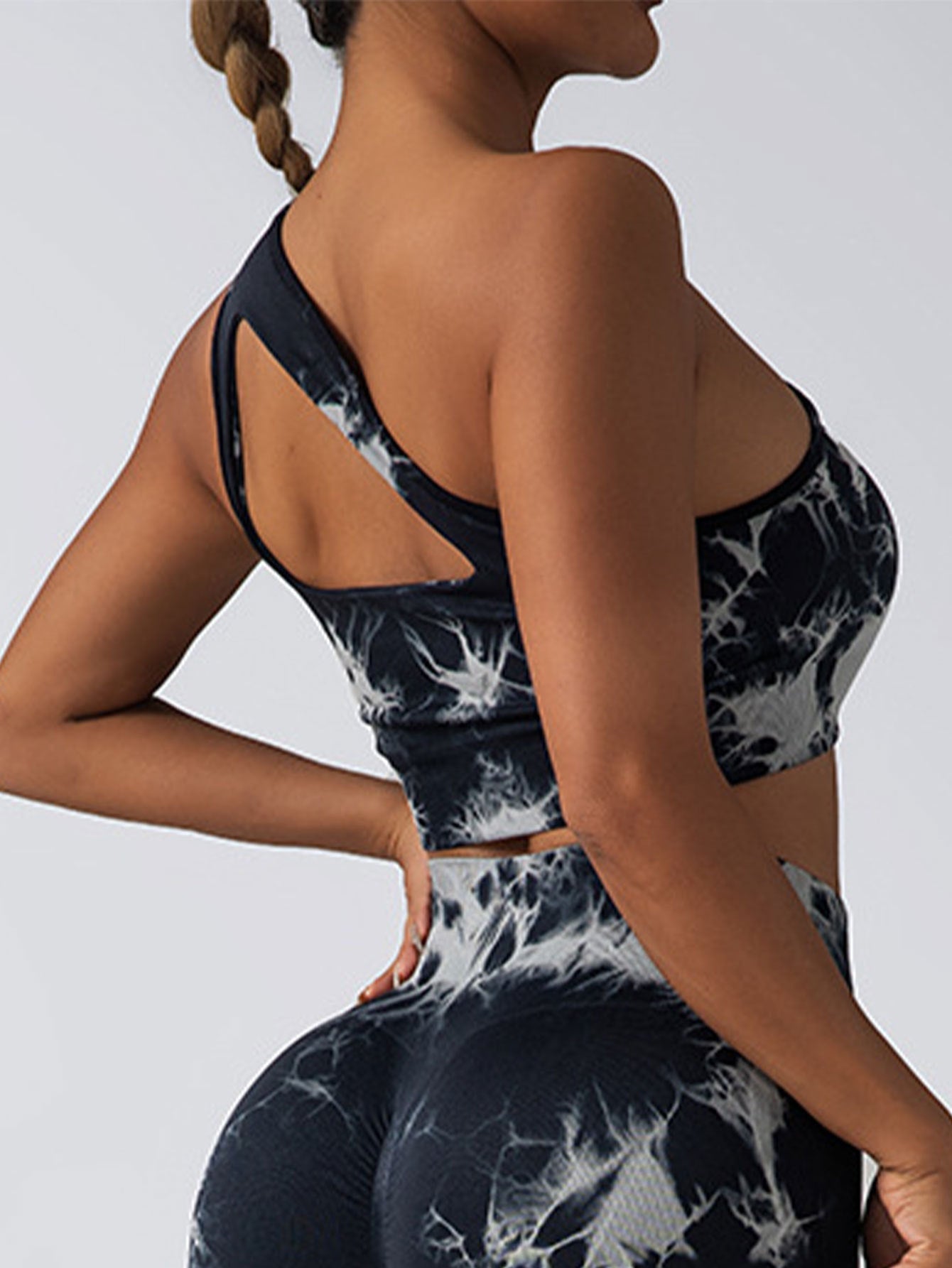 FitiqueFit seamless one-shoulder bra and high-waisted scrunch leggings set for activewear, designed for comfortable yoga and workouts.
