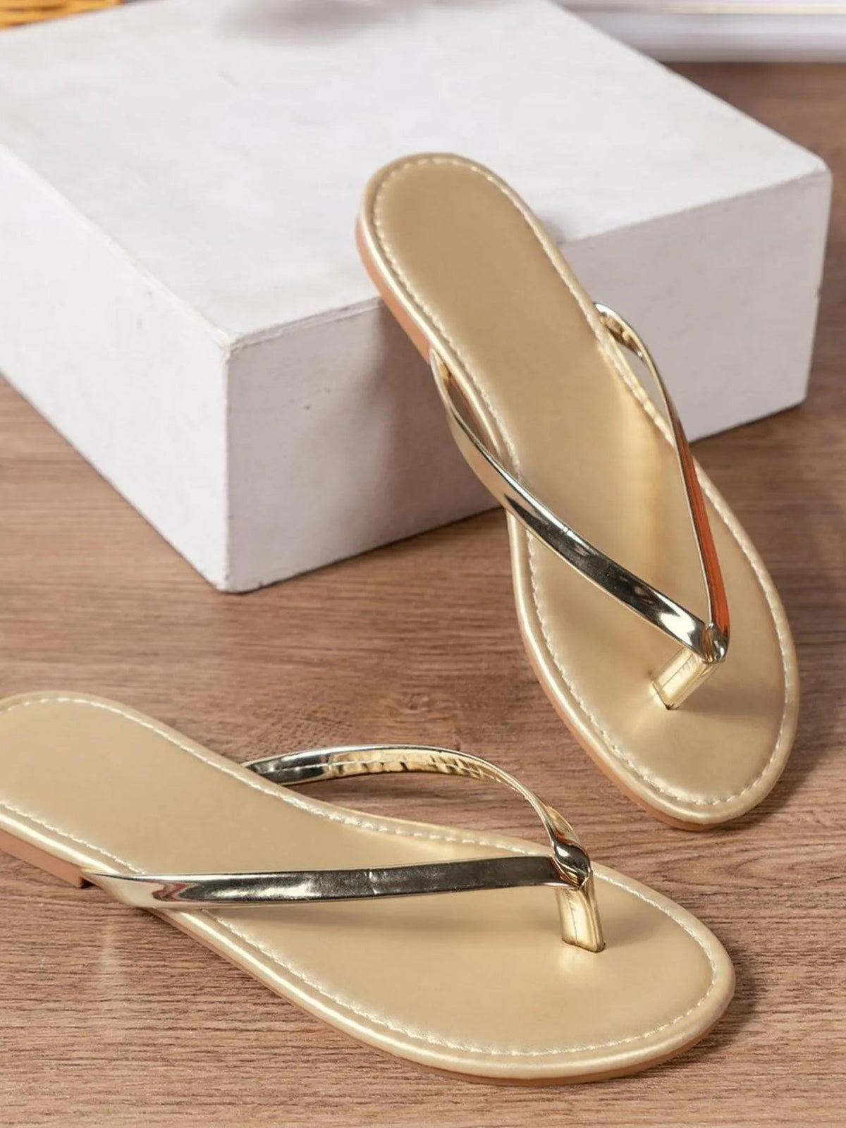 Women's plush fashion hub PU leather toe post flat sandals with comfortable flat sole and stylish design.