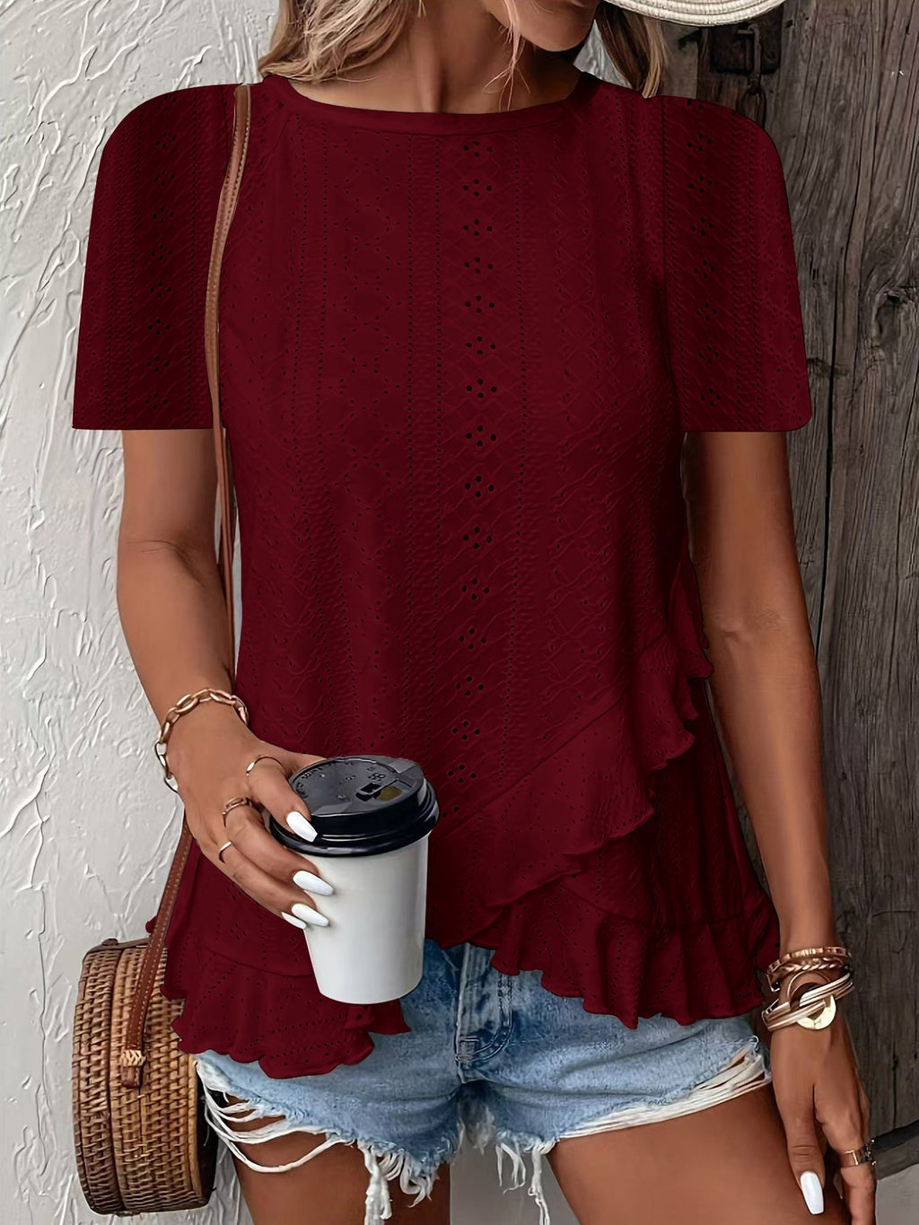 Women's casual fitiqueFit short sleeve crew neck top in solid color, comfortable and versatile casualwear for everyday wear.