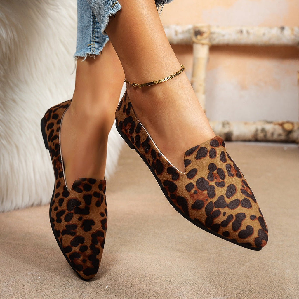 Women’s flat pointed-toe thin shoes by FitiqueFit, casual everyday flats perfect for comfortable stylish wear.
