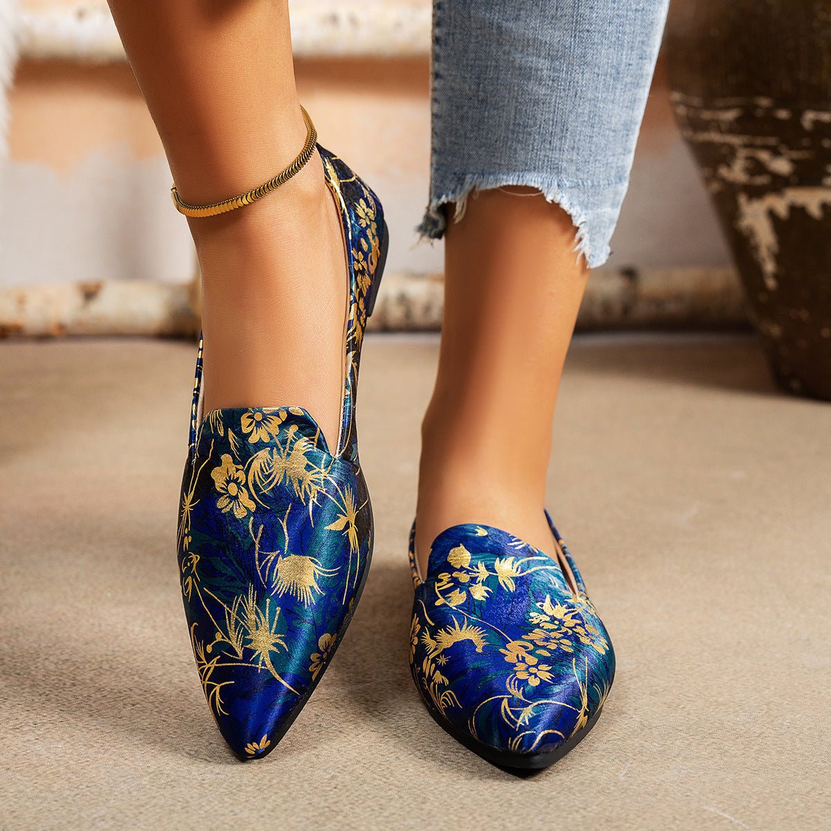 Women’s pointed-toe thin flats by FitiqueFit, casual slip-on footwear perfect for everyday wear.