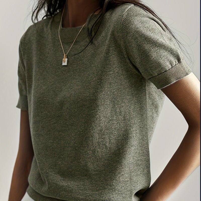 Women’s FitiqueFit soft stretch minimalist T-shirt, slim fit casual top for everyday wear, made from comfortable, stretchy fabric.